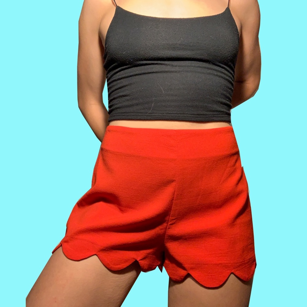 Red Scalloped Shorts 🍓🍎🌹